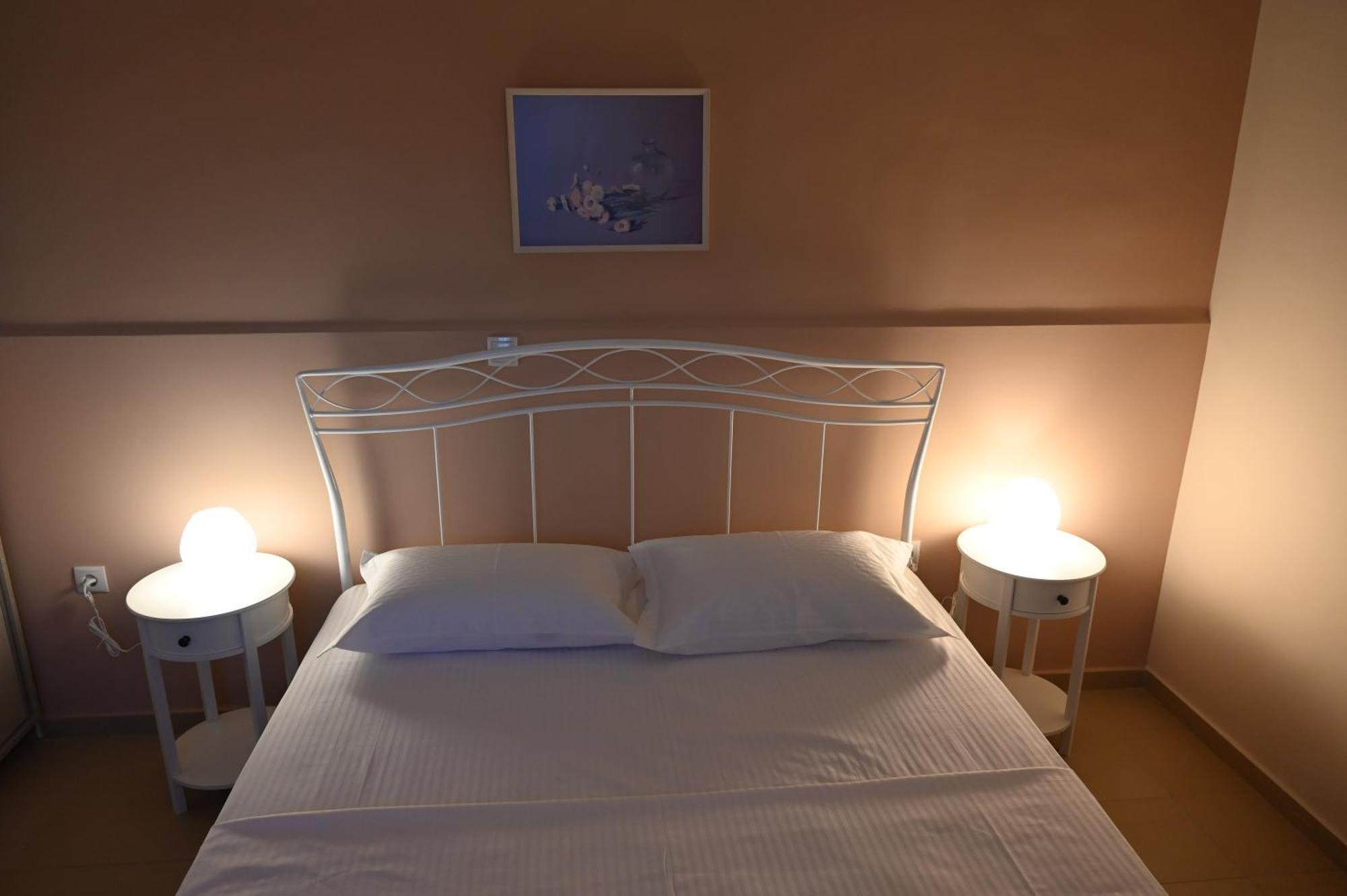 Evita'S Guesthouse Agia Marina Mikrolimanou Eksteriør bilde