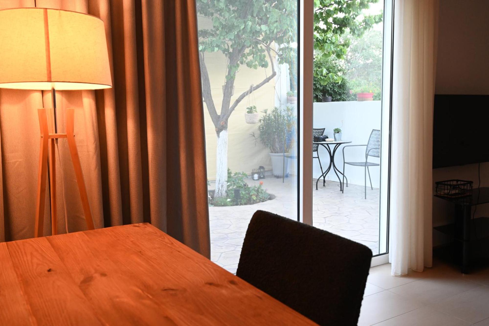 Evita'S Guesthouse Agia Marina Mikrolimanou Eksteriør bilde